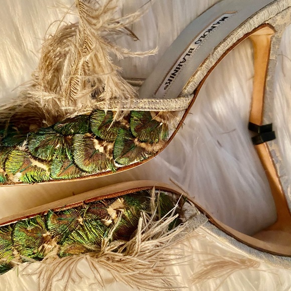 Manolo Blahnik Open back feathered shoes - Picture 5 of 7